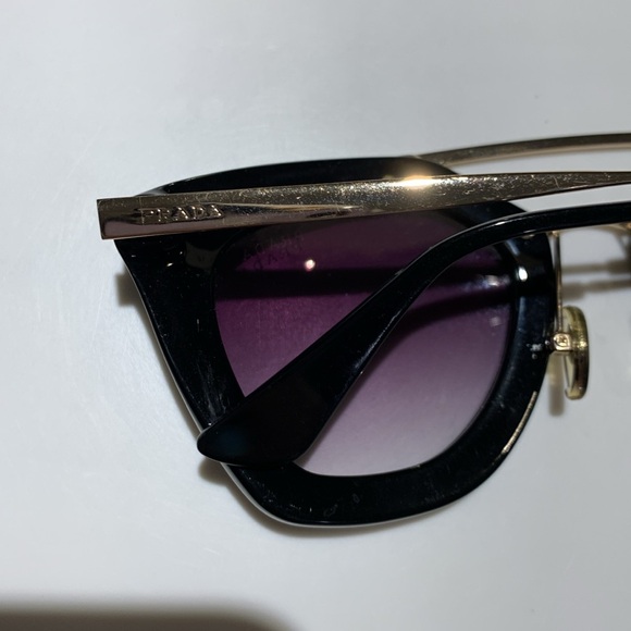 Prada sunglass - Picture 3 of 6